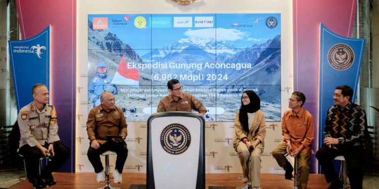 Kemenparekraf Dukung Misi Pendakian Seven Summit Gunung Aconcagua Argentina