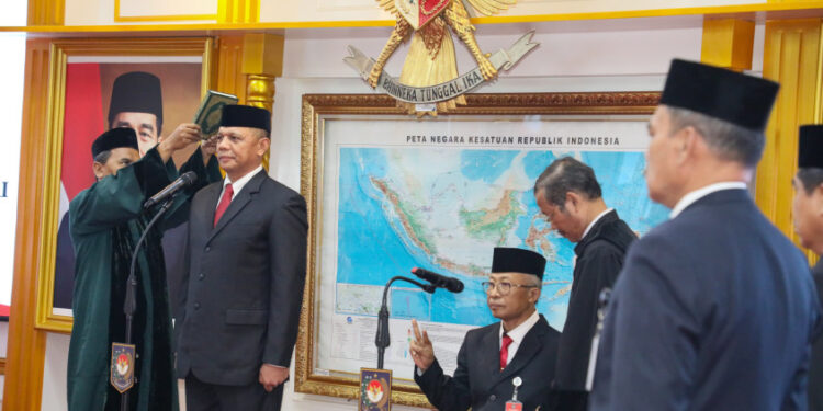 Lantik 2 Pejabat Pimpinan Tinggi Madya, Mendagri Sampaikan Sejumlah Arahan Penting