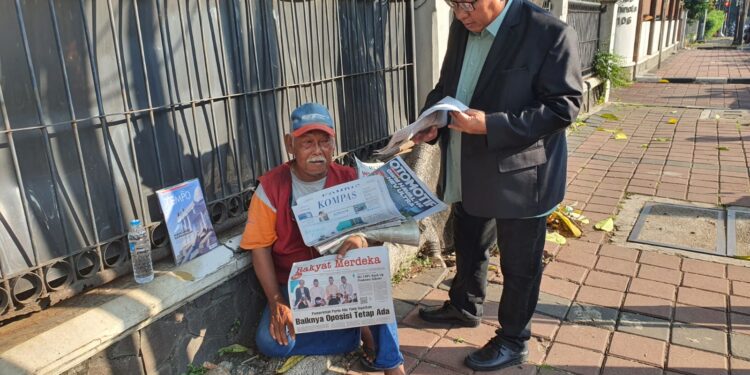 Menantang Senja Media Cetak: Saiman dan Perjuangannya di Kuningan