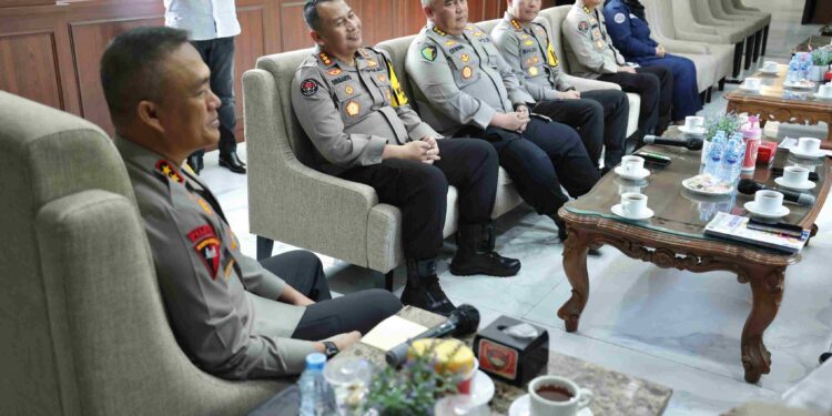 Kapolda Jatim Terima PWI Jatim Award, Buah Kondisifitas Pemilu 2024