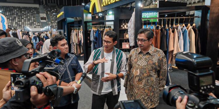 Menparekraf Apresiasi Karya Jenama Lokal AMANAH Tampil di MUFFEST+ 2024