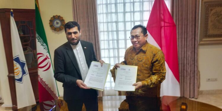 Ketum SMSI Firdaus Tandatangani MoU Bersama Konselor Kebudayaan Iran Ebrahimi