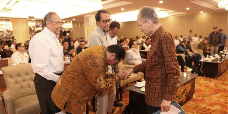 Ketua Umum SMSI Firdaus Hadiri KLB PWI di Hotel Paragon