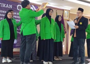 Dr. Misbah Fikrianto ajak Mahasiswa Kritis Menghadapi Persoalan Bangsa  Lantik Organisasi Kemahasiswaan di Lingkungan FKIP UIA