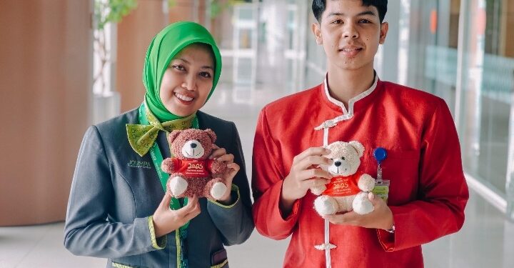 Rayakan Semarak Imlek 2025, InJourney Aviation Services Bagikan Special Gift di 4 Kota Besar