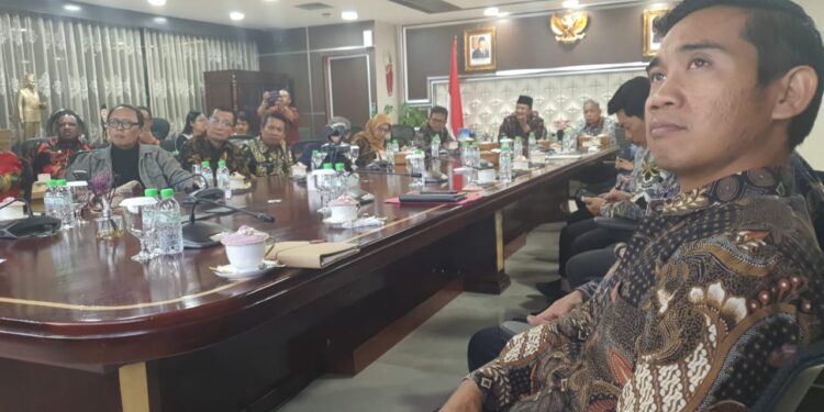 Kades Talaga Diundang Gusmen Menghadap Ke Jakarta