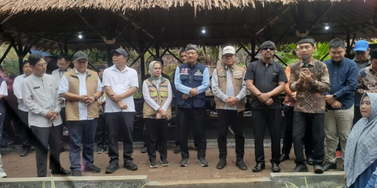 Di Taman Firdaus Gus Ipul “Nyanyi” Bareng Masyarakat