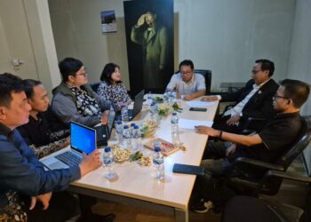 Ketum SMSI Firdaus Bersama Sekjen Makali Kumar Terima Kunjungan Tim KPK untuk Cegah Korupsi di Sektor Usaha Media Siber