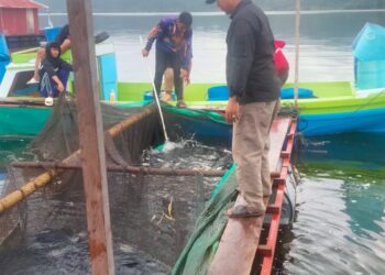 Kades Kota Batu Bagi-bagi Keuntungan Usaha Rp87 Juta ke Warga