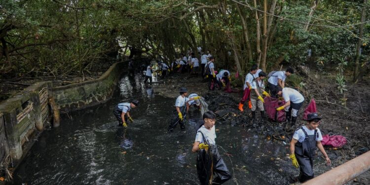Peringati Hari Sungai Nasional, BRI Jaga Ekosistem Lewat Bersih-Bersih Sungai serta Kesadaran Pengelolaan Sampah