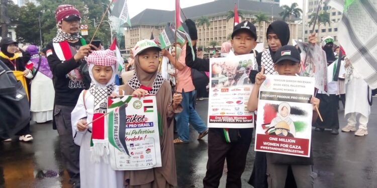 Ribuan Massa Perempuan Gelar Aksi Damai :Tolak Produk Pro Israel..!!