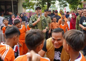 Sapa Warga, Rico Waas Tebar Keceriaan di SDN 067263 Medan Marelan