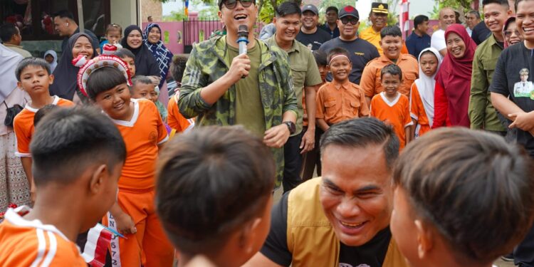 Sapa Warga, Rico Waas Tebar Keceriaan di SDN 067263 Medan Marelan