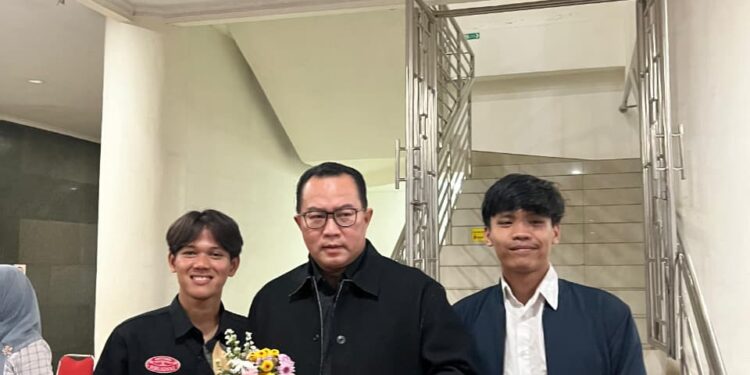 Pengurus HMI Komisariat Sekolah Vokasi IPB dan Penghuni Asrama Felicia Sambut Kehadiran Rektor IPB dalam Malam Kebersamaan