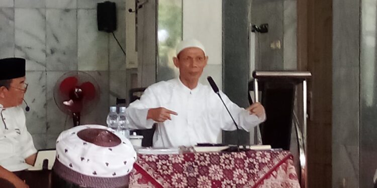 Kajian Ahad Pagi : Umat Islam Harus Percaya Diri dan Bangkit