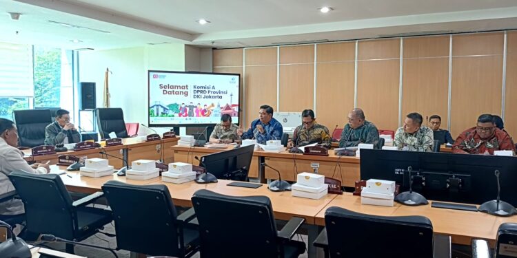 KI DKI Jakarta Serahkan Laporan Kinerja 2024 Hingga Paparkan 5 Aspek Penguatan Keterbukaan Informasi Publik ke Komisi A DPRD DKI Jakarta