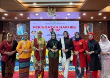 Hari Ibu: Mengapa Kita Sibuk Berkebaya, Tapi Lupa Bertanya?