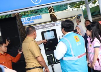 Wali Kota Bekasi Resmikan SPKLU Center PLN UP3 Bekasi, Dorong Percepatan Kendaraan Listrik