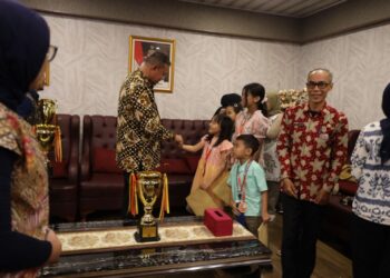 Wali Kota Bekasi Terima Audiensi Sanggar Gantari Gita Khatulistiwa, Prestasi Internasional Jadi Motivasi Sanggar Lain