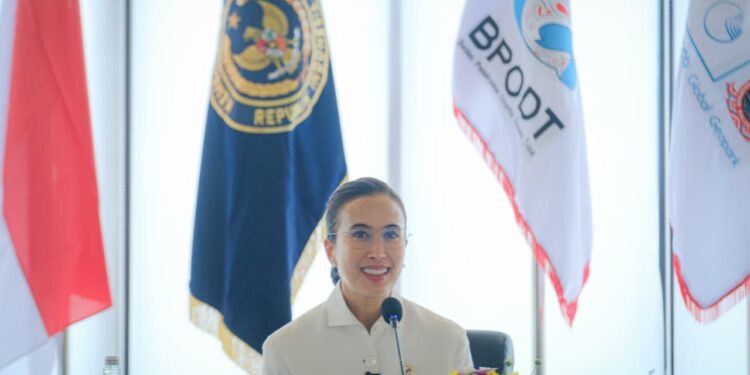 Percepat Pengembangan Danau Toba, Menpar Tekankan Sinkronisasi Master Plan