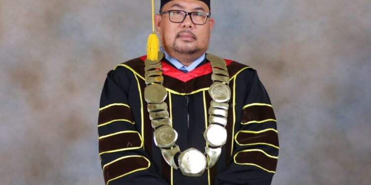 Dosen dan Peneliti: Jejak Karier Prof. Dr. H. John Pahamzah di Untirta