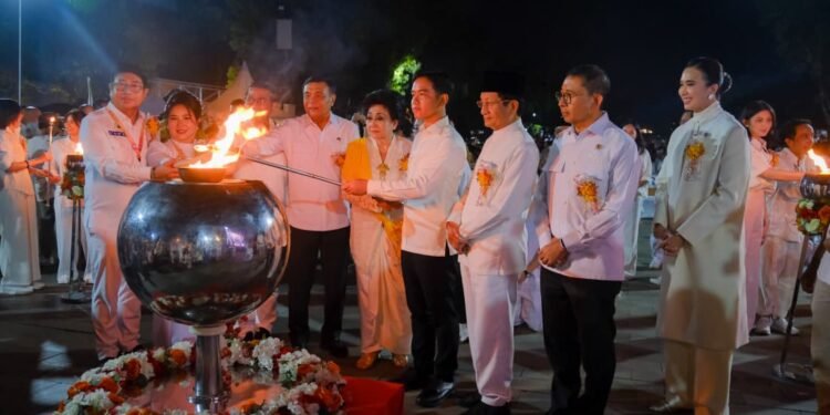 Menpar Dampingi Wapres Hadiri Puncak Perayaan Waisak di Candi Borobudur