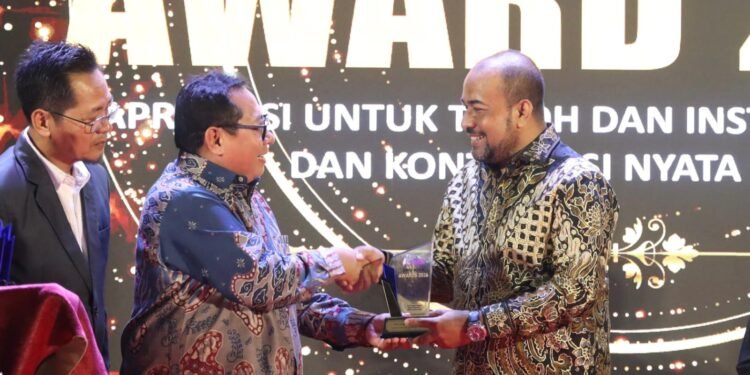 Dirut Bank Aceh Raih SMSI Aceh Award: Penggerak Ekonomi Daerah melalui UMKM dan Industri Kreatif