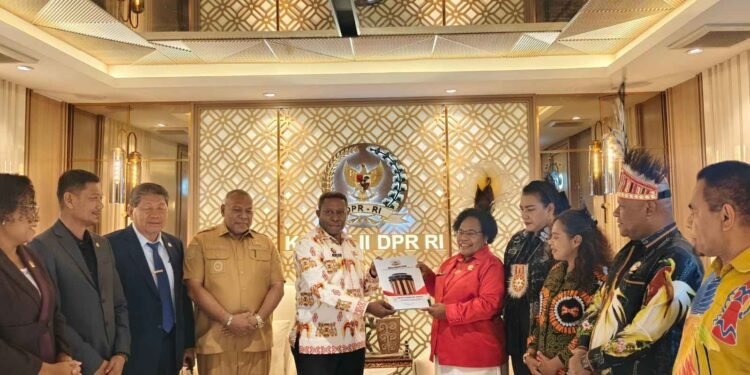 MRP Resmi Serahkan Keputusan Persetujuan DOB Provinsi Papua Utara ke DPR RI
